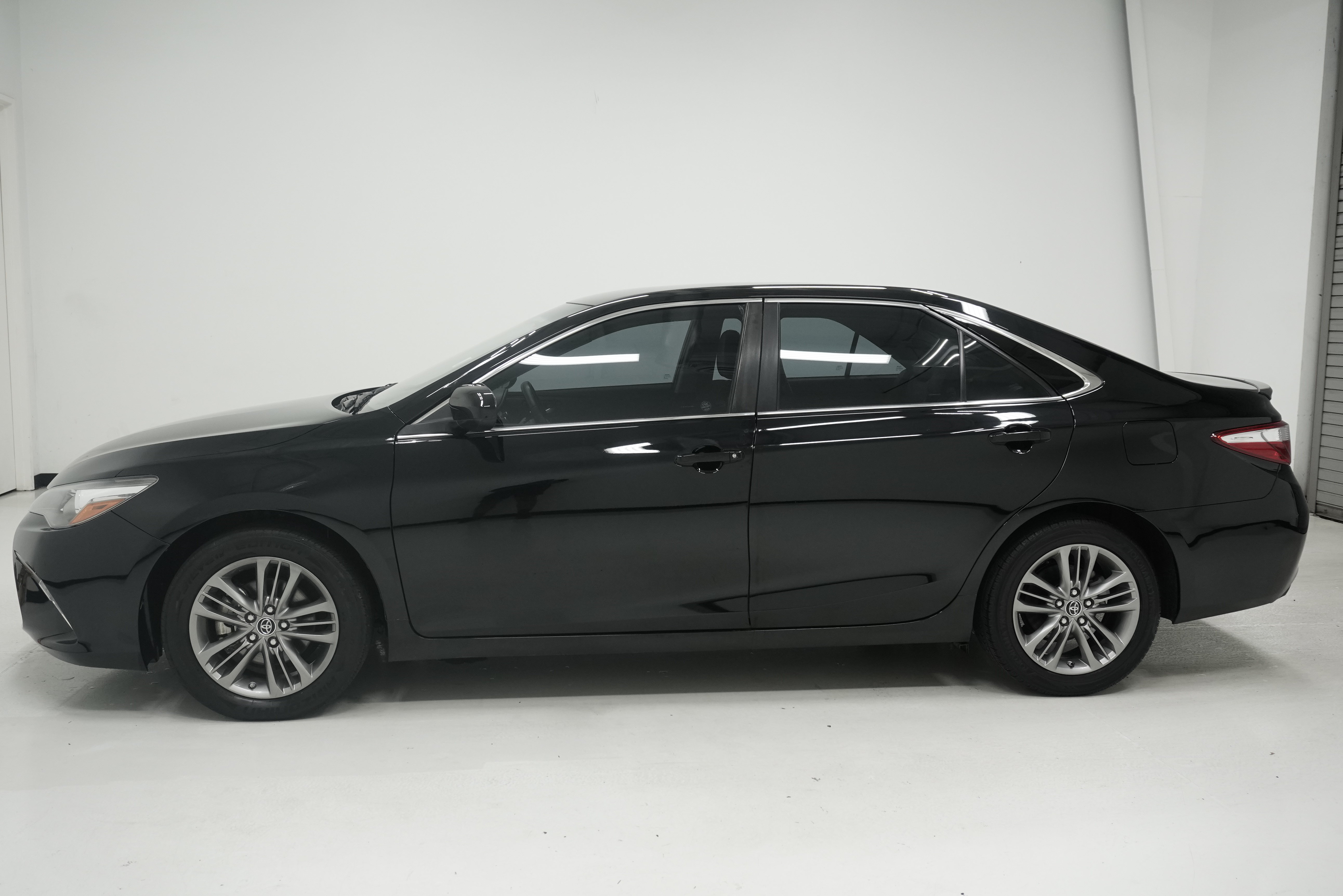 Used 2016 Toyota Camry SE FWD image 7