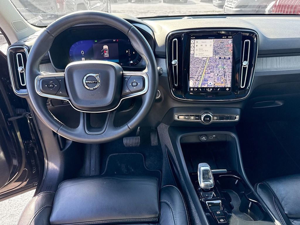Used 2023 Volvo XC40 B5 Plus image 25