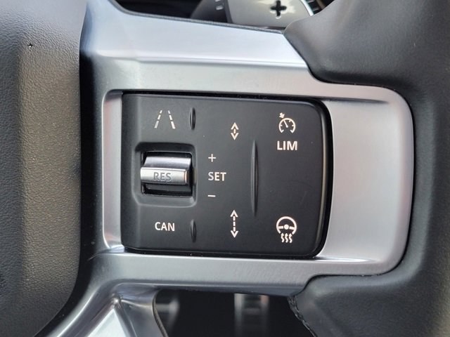 Used 2025 Land Rover Discovery Dynamic SE image 31