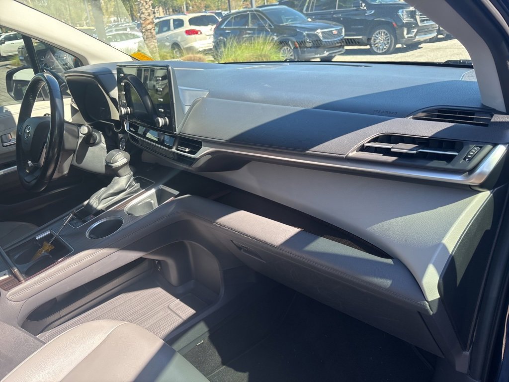 Used 2022 Toyota Sienna XLE image 35