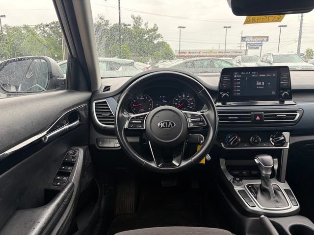 Used 2021 Kia Seltos S FWD image 3