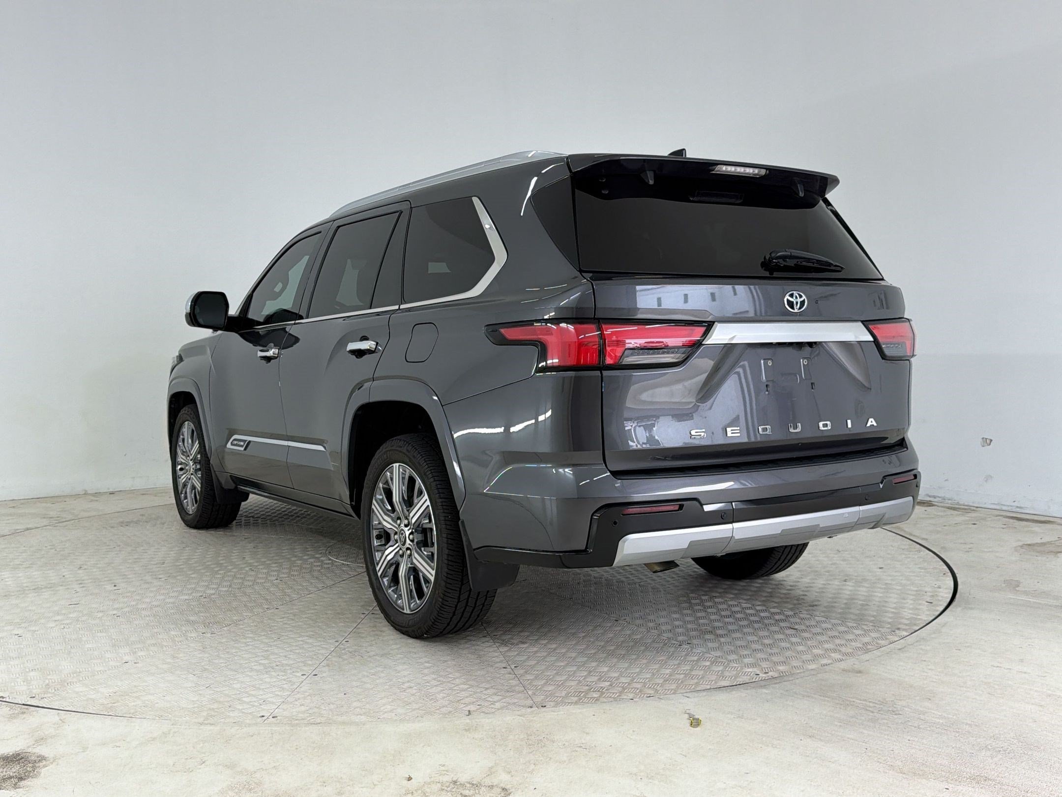 Used 2023 Toyota Sequoia Capstone AWD/4WD image 3