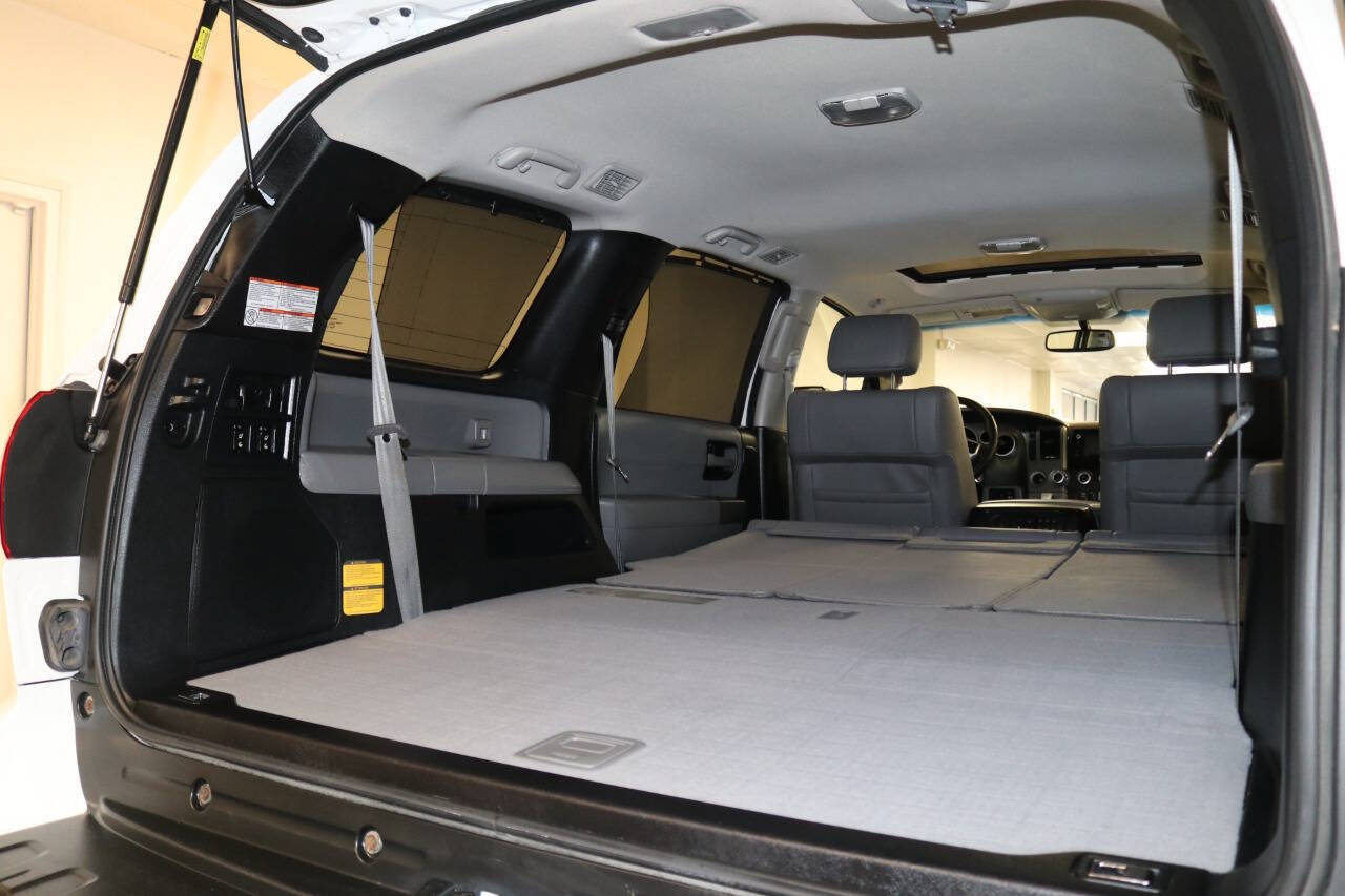 Used 2017 Toyota Sequoia Limited w/ Safety & Convenience Package AWD/4WD image 99