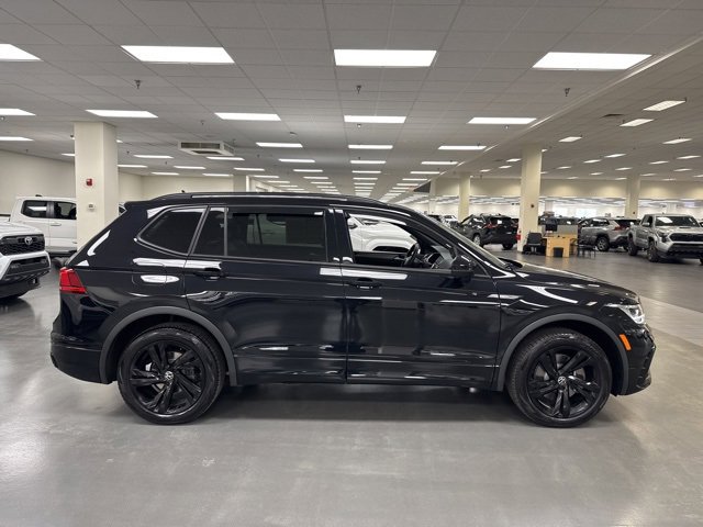 Used 2024 Volkswagen Tiguan SE R-Line image 8