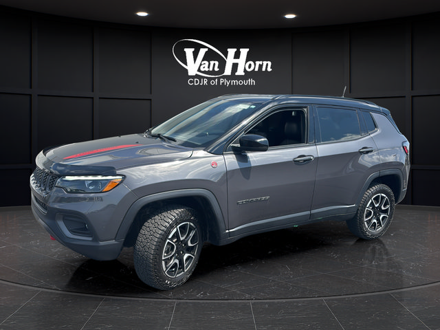 Used 2024 Jeep Compass Trailhawk w/ Trailhawk Elite Group AWD/4WD image 3