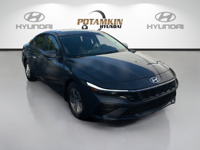 New 2026 Hyundai Elantra SE FWD image 3