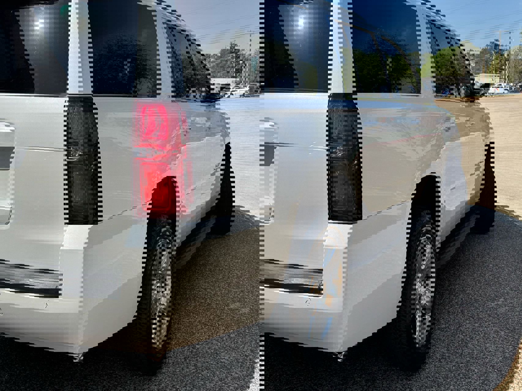 Used 2018 Chevrolet Suburban LT image 4