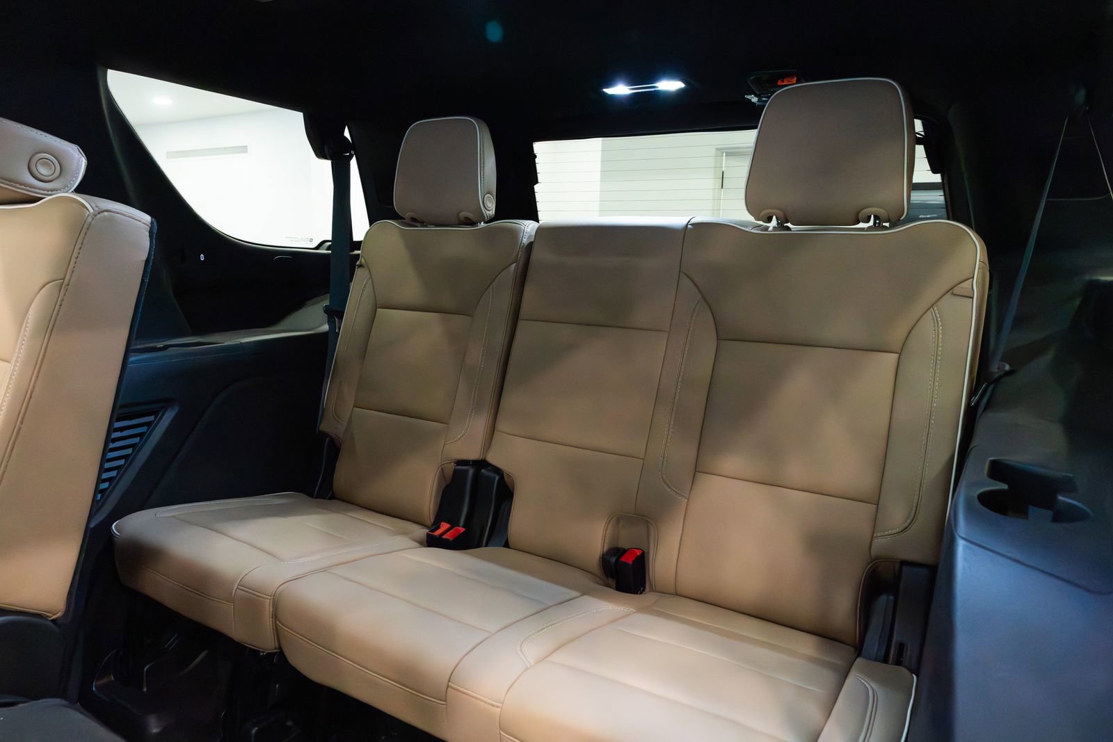 Used 2021 Chevrolet Tahoe Premier w/ Premium Package AWD/4WD image 12