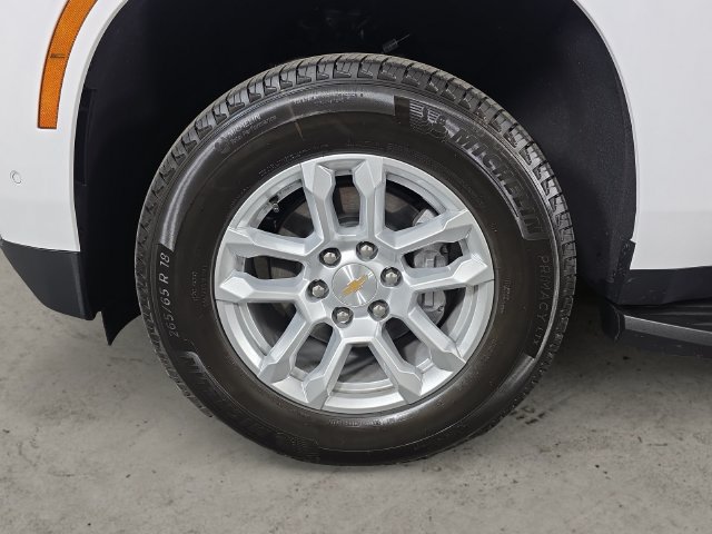 Certified 2026 Chevrolet Suburban LT w/ Comfort Package AWD/4WD image 9