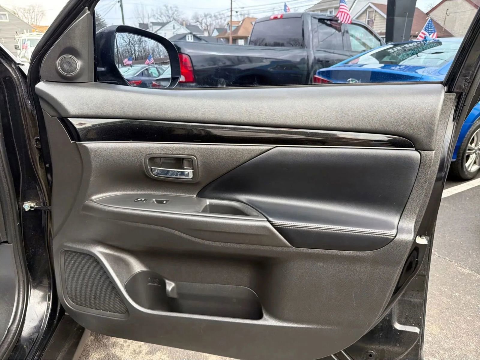 Used 2020 Mitsubishi Outlander SE image 20