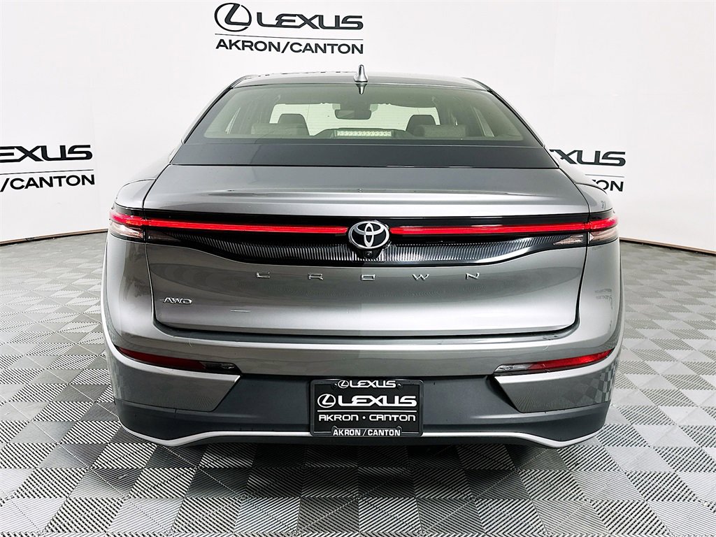 Used 2023 Toyota Crown XLE image 9