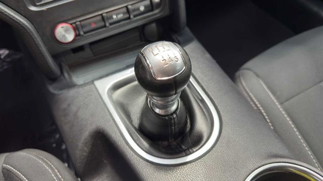 Used 2020 Ford Mustang Coupe RWD image 30