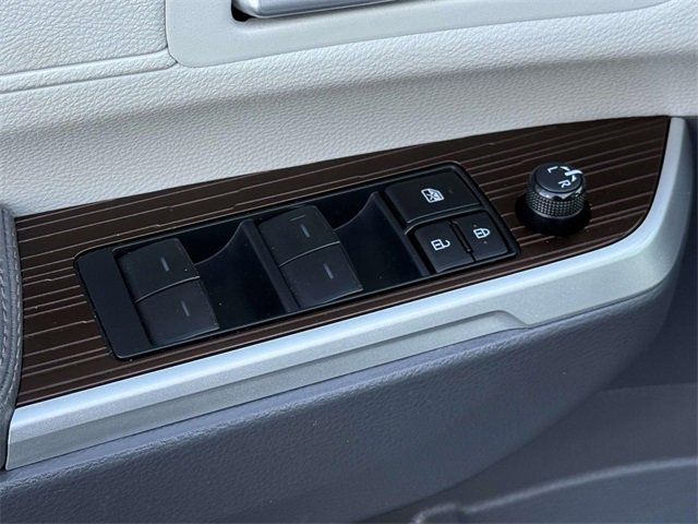 Used 2024 Toyota Sienna XLE image 9