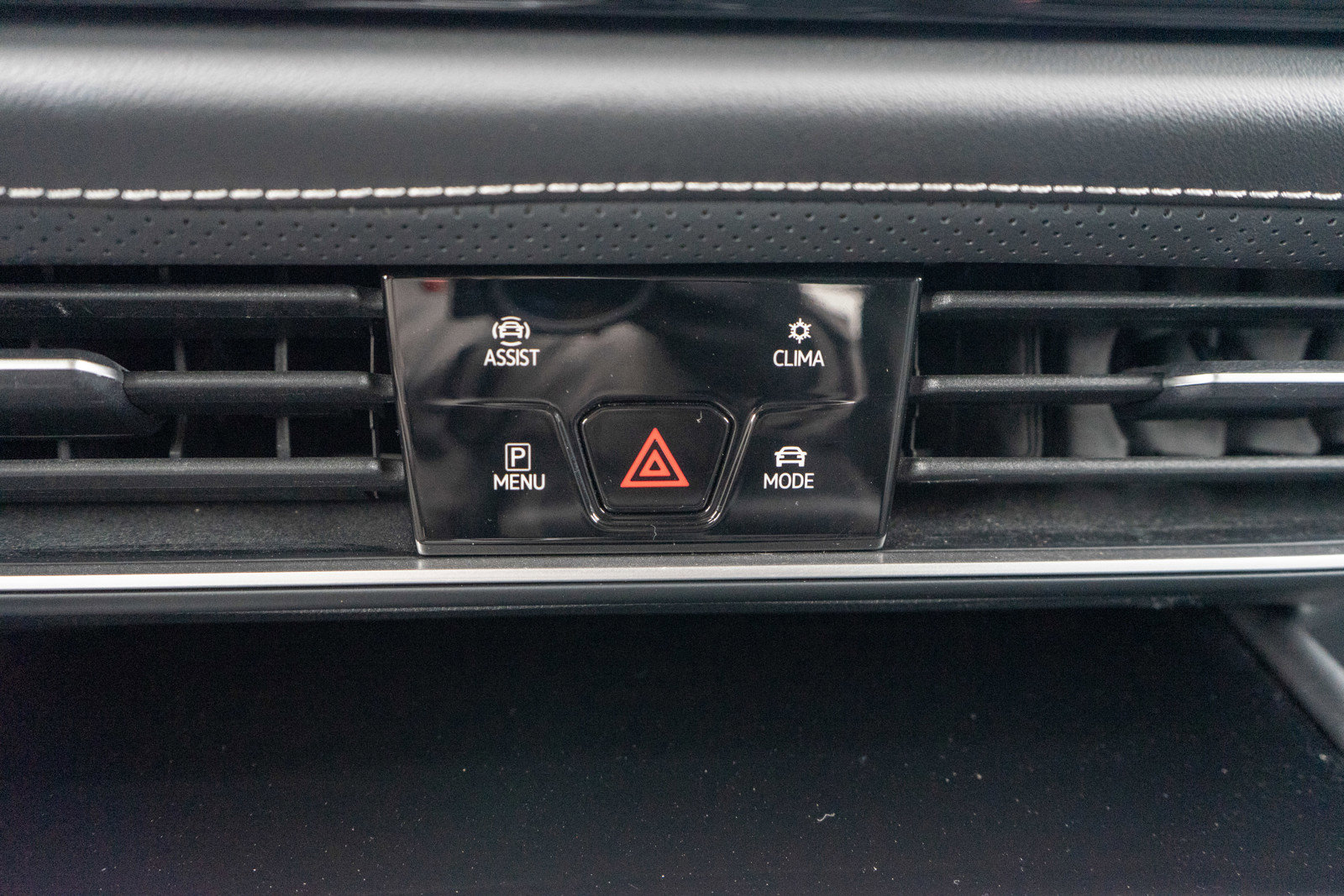 Used 2025 Volkswagen Atlas SE image 20