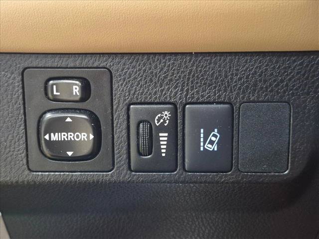 Used 2017 Toyota RAV4 XLE w/ Plus Special Value Package FWD image 12