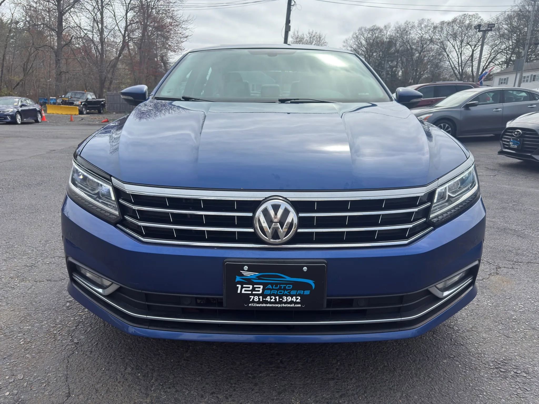 Used 2017 Volkswagen Passat 1.8T SE FWD image 2