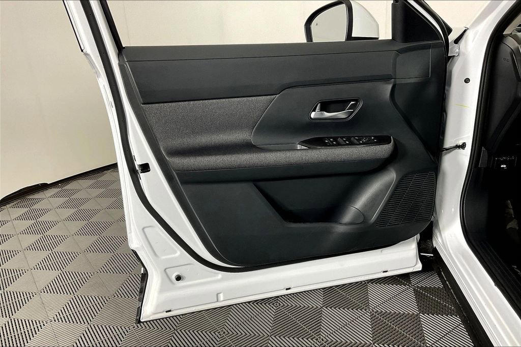 New 2025 Nissan Kicks SV w/ SV Premium Package image 28