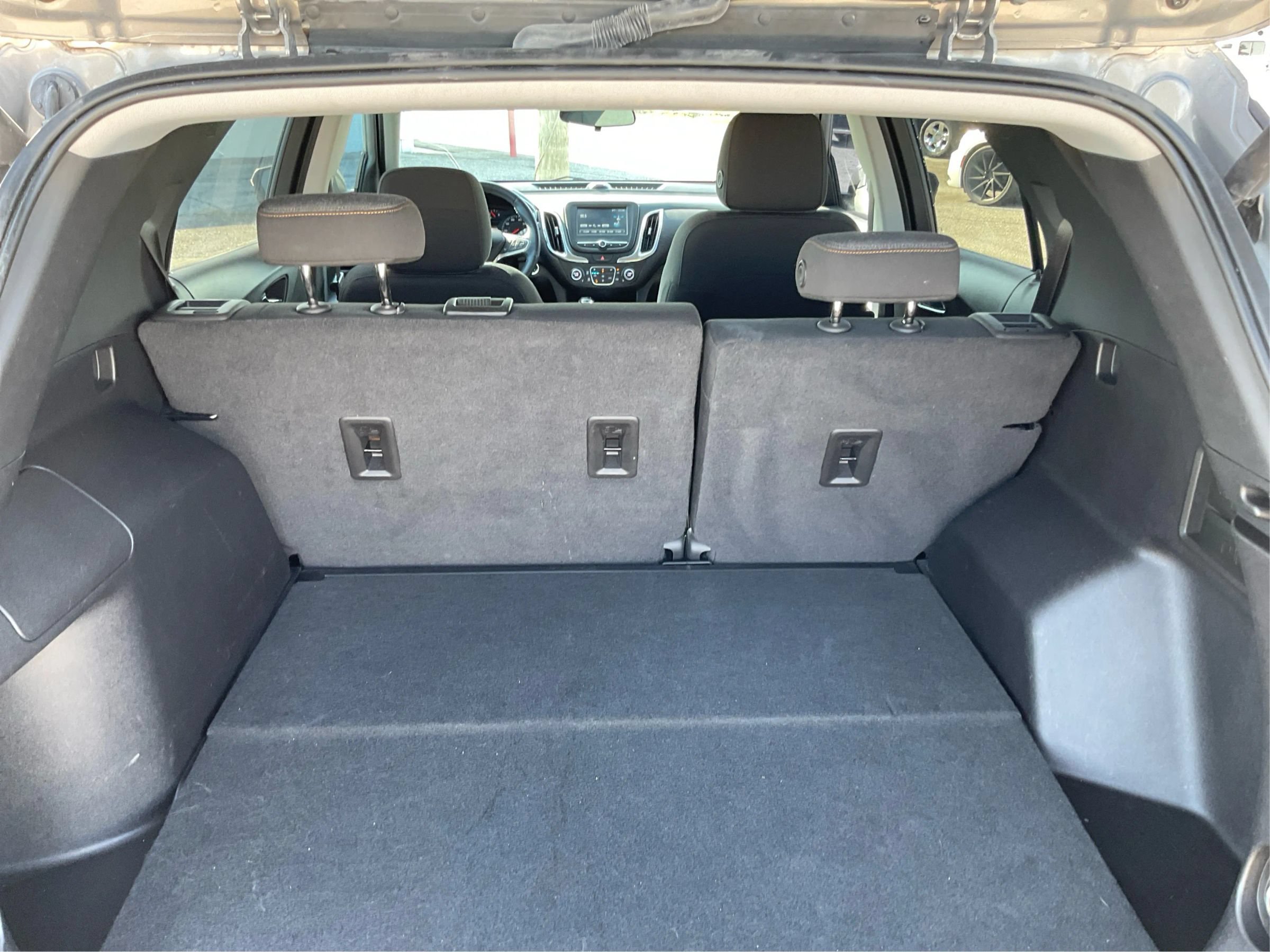 Used 2018 Chevrolet Equinox LT FWD image 12