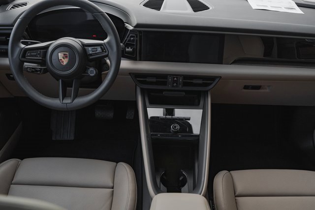 Used 2025 Porsche Macan 4 Electric image 13