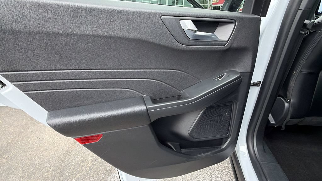 Used 2025 Ford Escape ST-Line FWD image 13