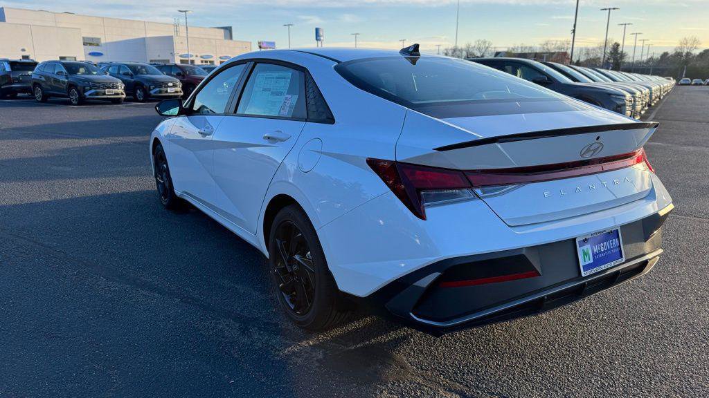 New 2026 Hyundai Elantra Sport FWD image 5