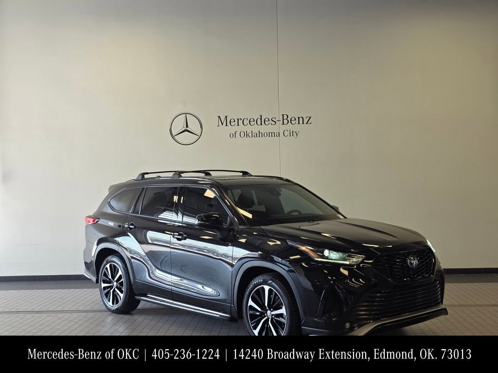 Used 2022 Toyota Highlander XSE FWD image 3