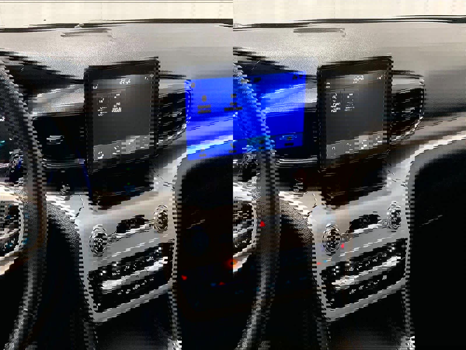 Used 2021 Ford Explorer XLT w/ Equipment Group 202A AWD/4WD image 19