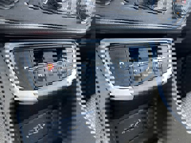 Used 2022 GMC Terrain SLE w/ Driver Convenience Package image 16