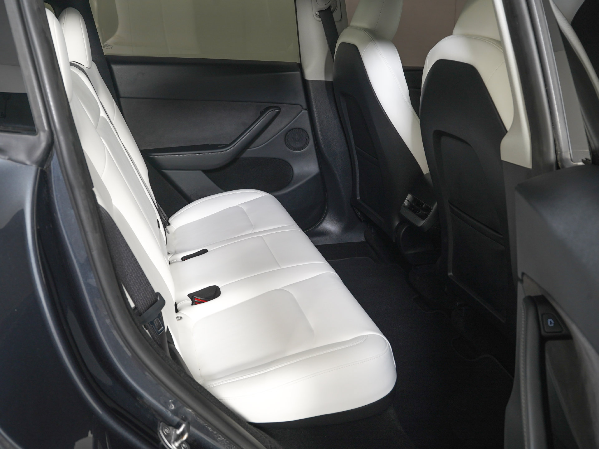 Used 2024 Tesla Model Y Long Range AWD/4WD image 10