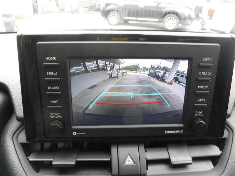 Used 2022 Toyota RAV4 SE image 9