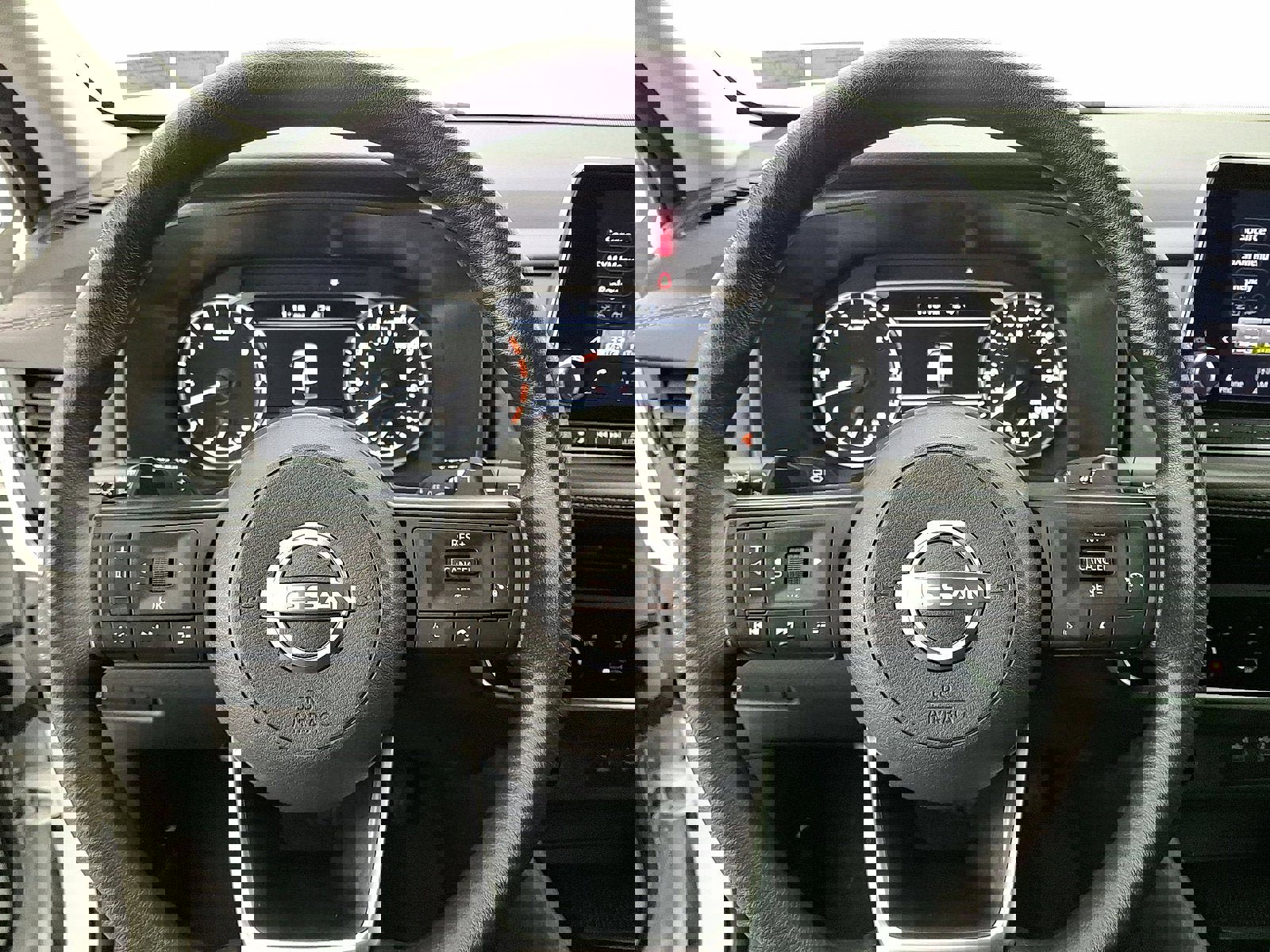 Used 2024 Nissan Rogue S image 15