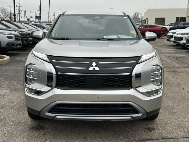 Used 2025 Mitsubishi Outlander SE image 12
