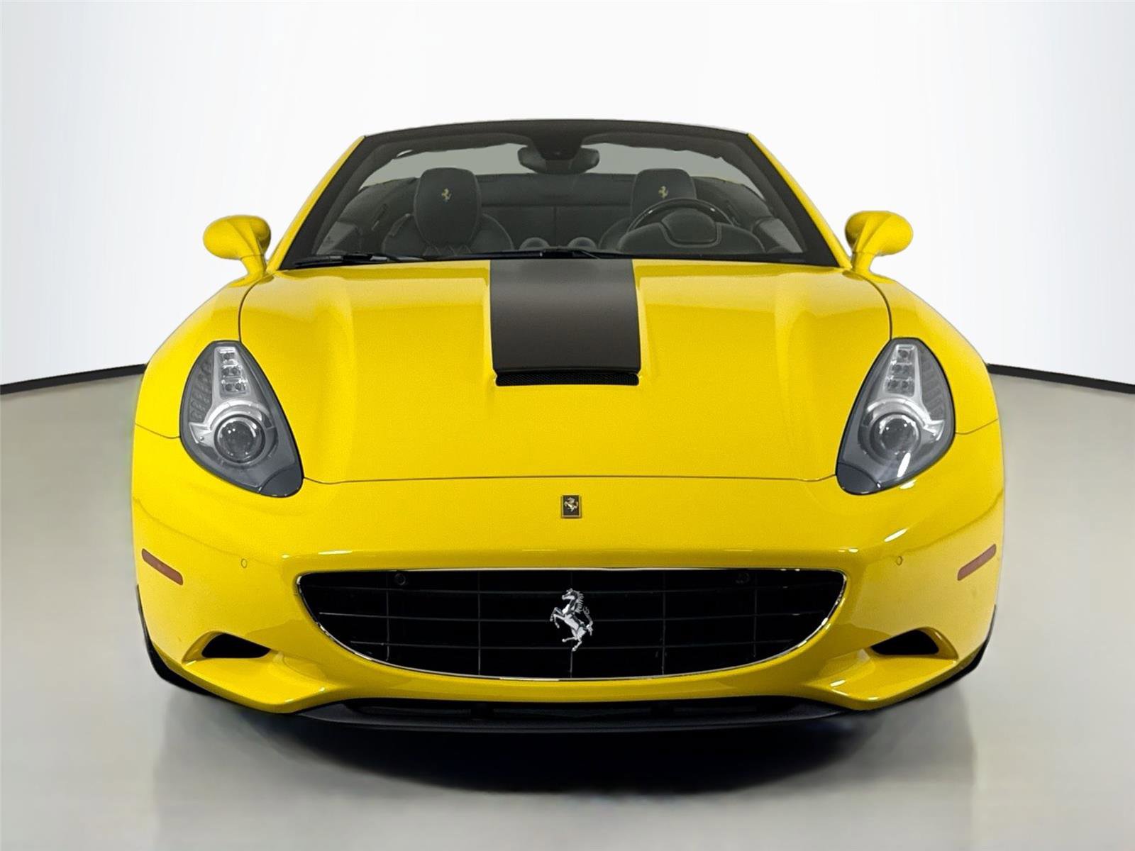 Used 2014 Ferrari California image 11