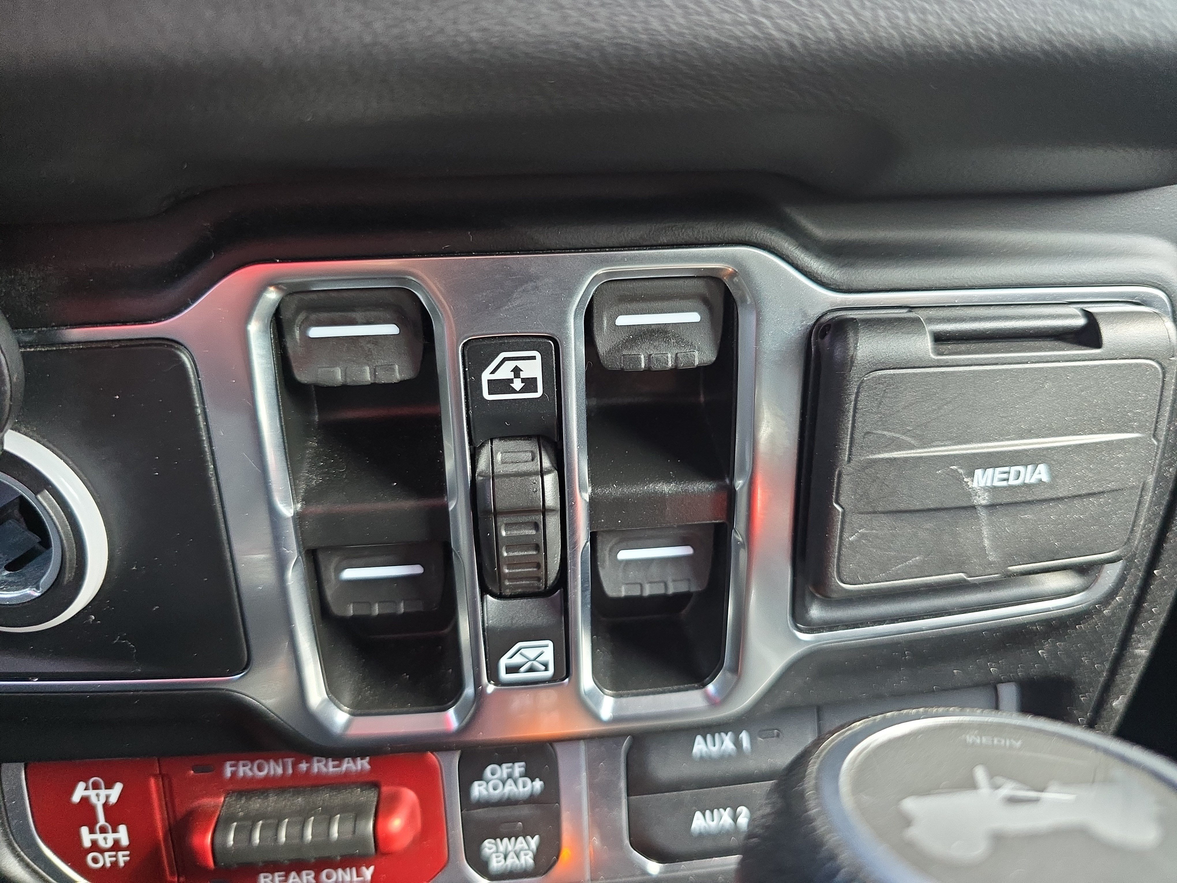 Used 2024 Jeep Wrangler Unlimited Rubicon w/ Convenience Group AWD/4WD image 26