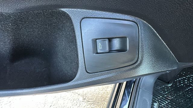 Used 2022 Volkswagen Tiguan SE image 22