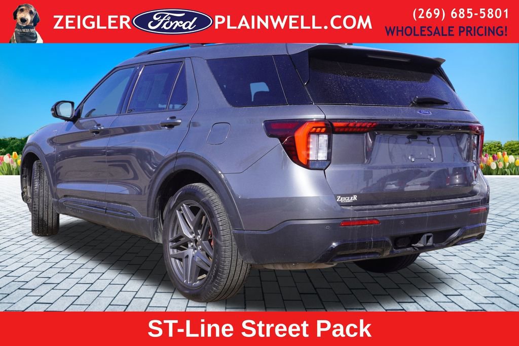 Used 2025 Ford Explorer ST-Line w/ ST-Line Street Pack image 3