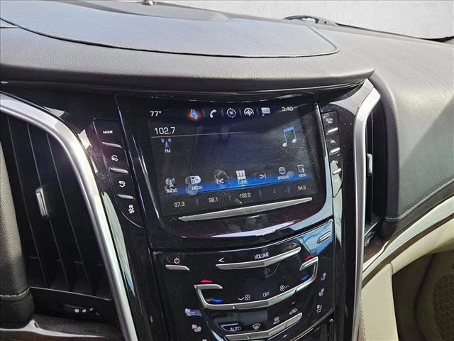 Used 2020 Cadillac Escalade ESV Luxury AWD/4WD image 12