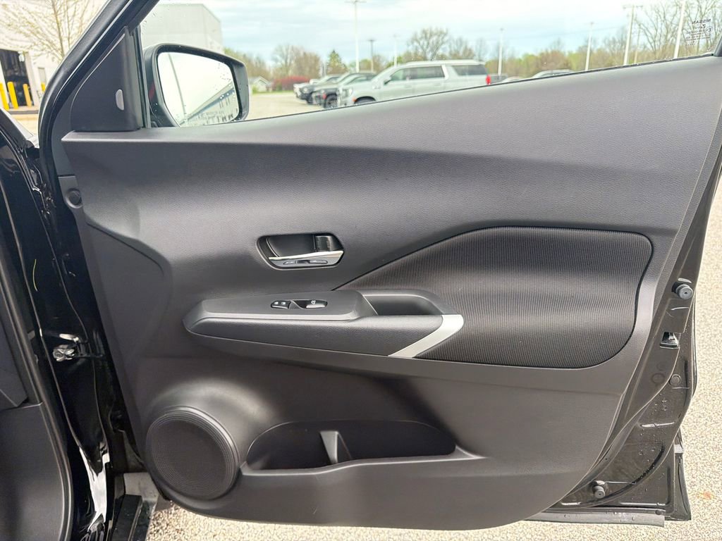 Used 2023 Nissan Kicks SV image 32