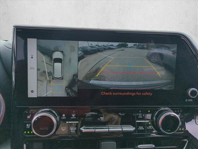 Used 2024 Toyota Highlander Platinum FWD image 13