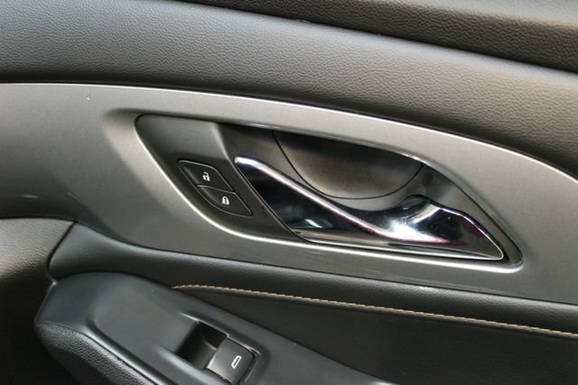 Used 2021 Chevrolet Traverse LT w/ LPO, Floor Liner Package AWD/4WD image 9