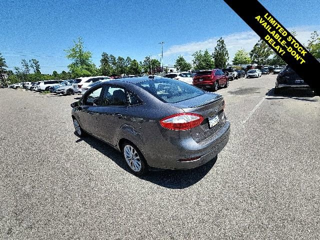 Used 2014 Ford Fiesta SE w/ Equipment Group 201A FWD image 10