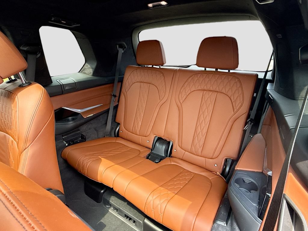 Used 2025 BMW X7 M60i AWD/4WD image 32