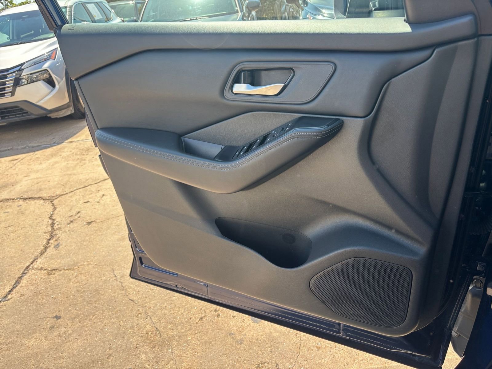 Used 2025 Nissan Rogue SV AWD/4WD image 18