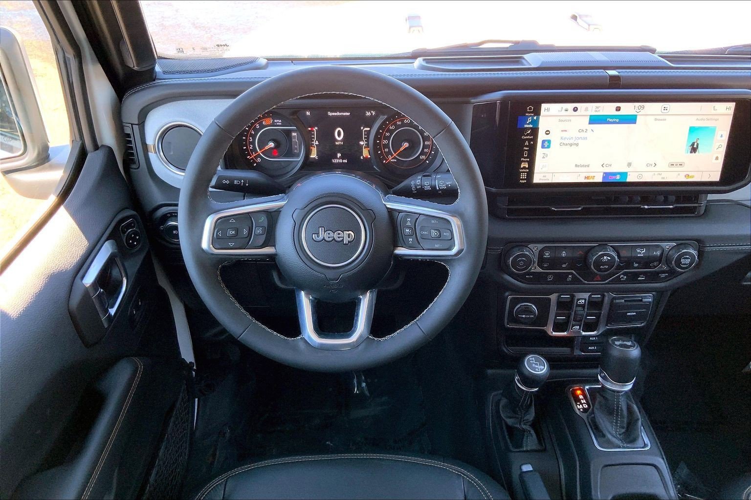 Used 2025 Jeep Wrangler Sahara w/ Safety Group image 5