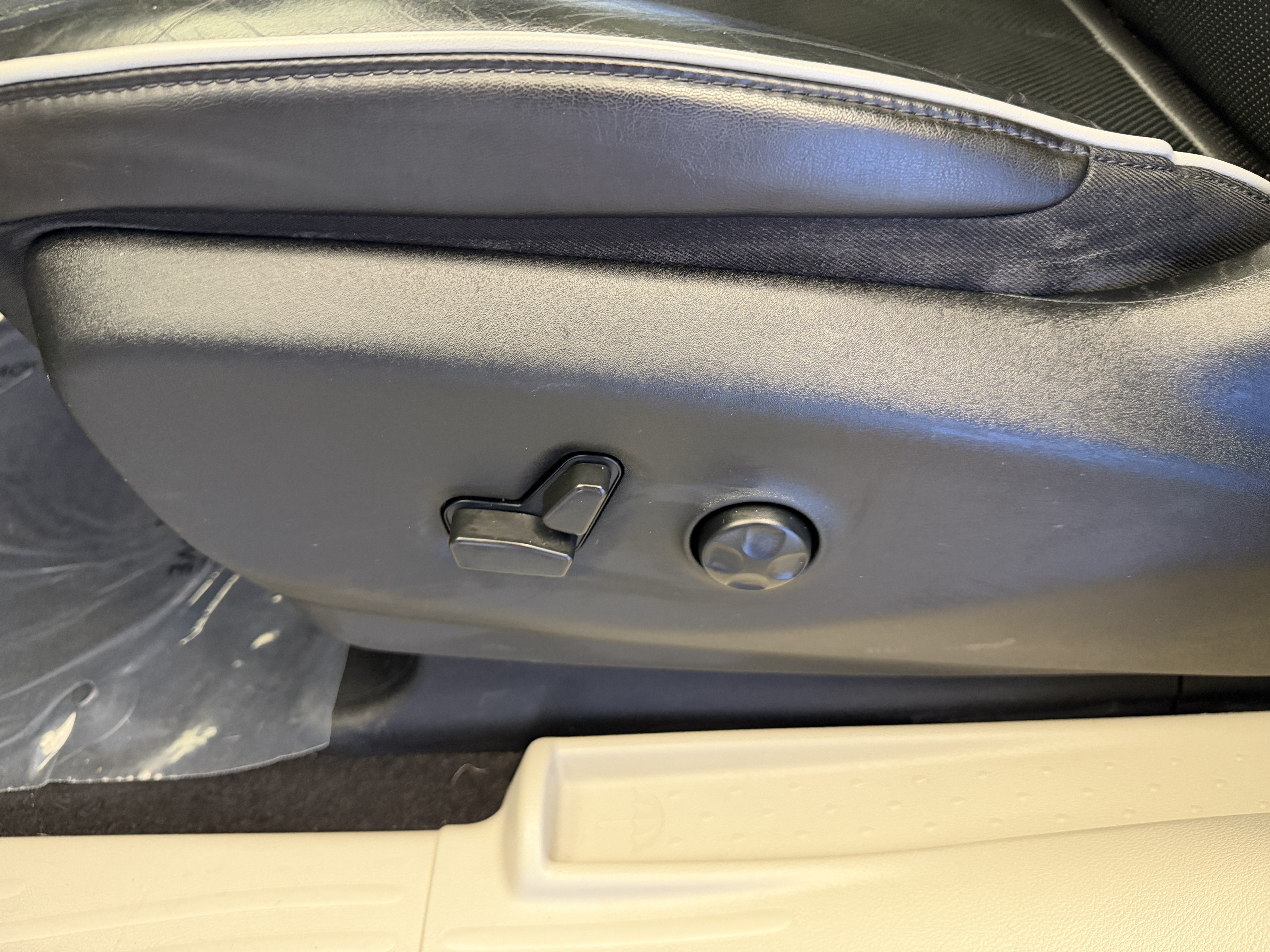 Used 2022 Chrysler Pacifica Limited w/ Uconnect Theater Family Group FWD image 14