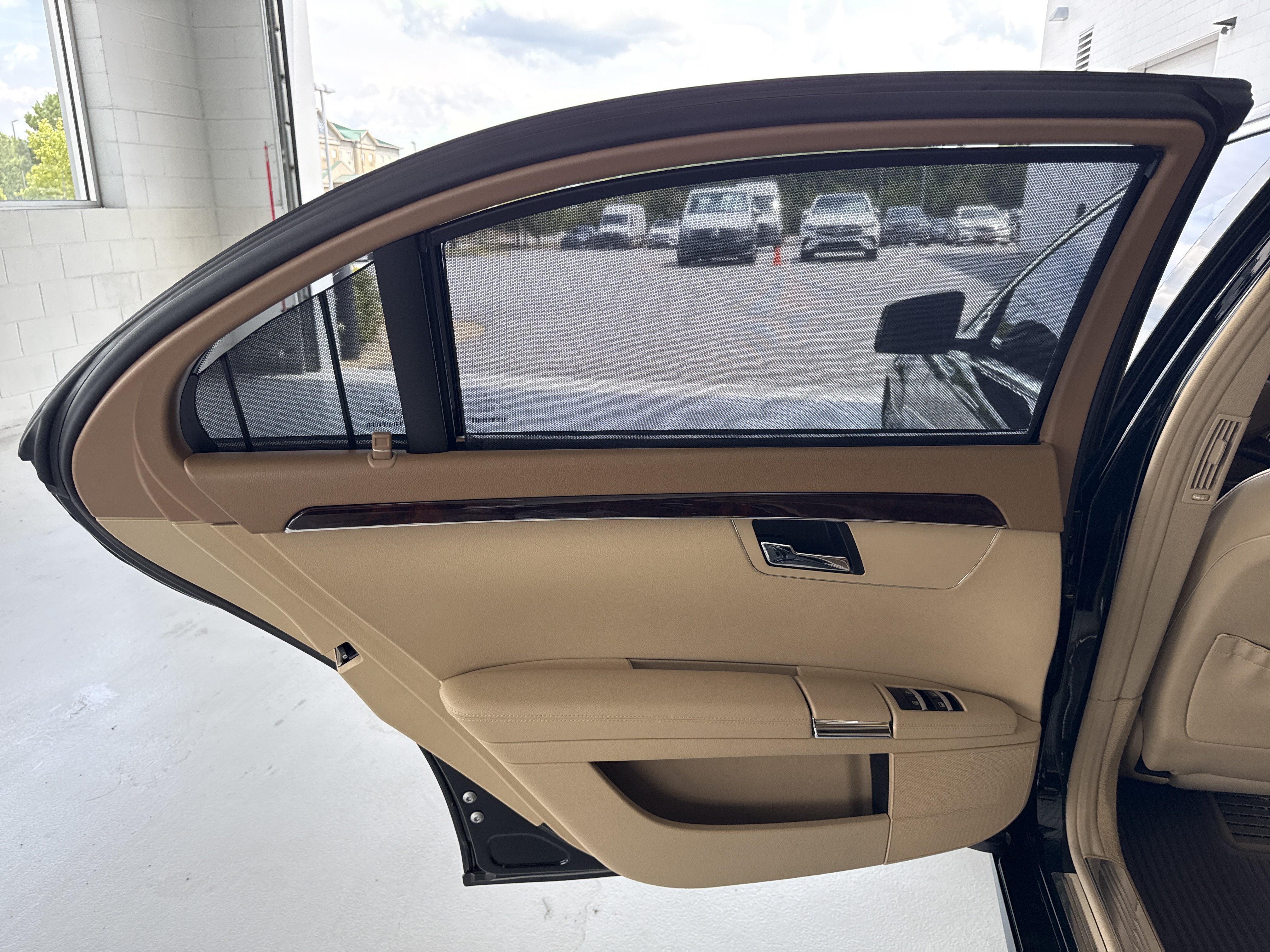 Used 2011 Mercedes-Benz S 550 image 27