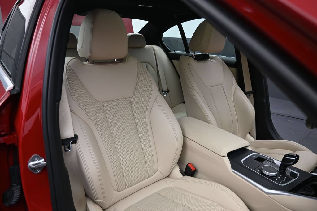 Used 2022 BMW 330i Sedan w/ Driving Assistance Package RWD image 22