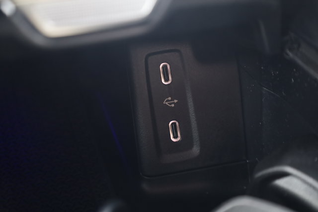 Used 2025 Mercedes-Benz GLC 300 image 23