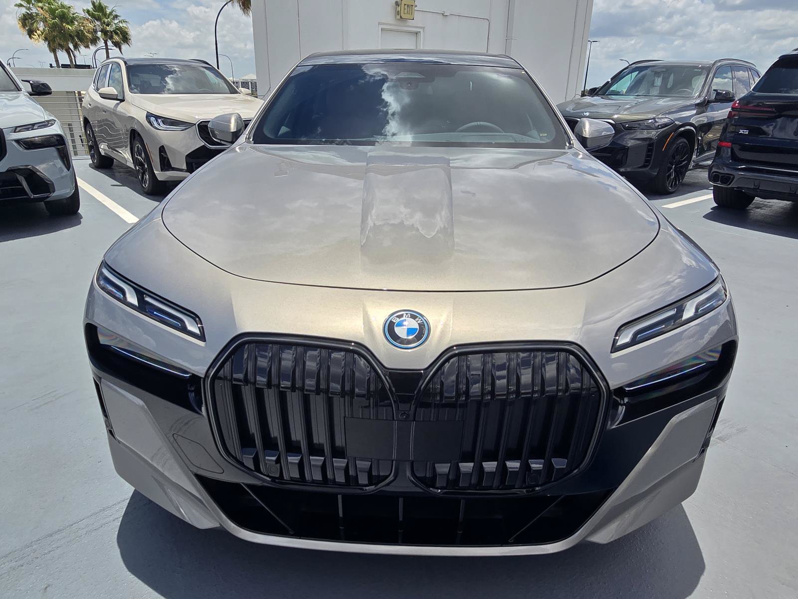 New 2026 BMW 750e xDrive w/ Premium Package AWD/4WD image 3