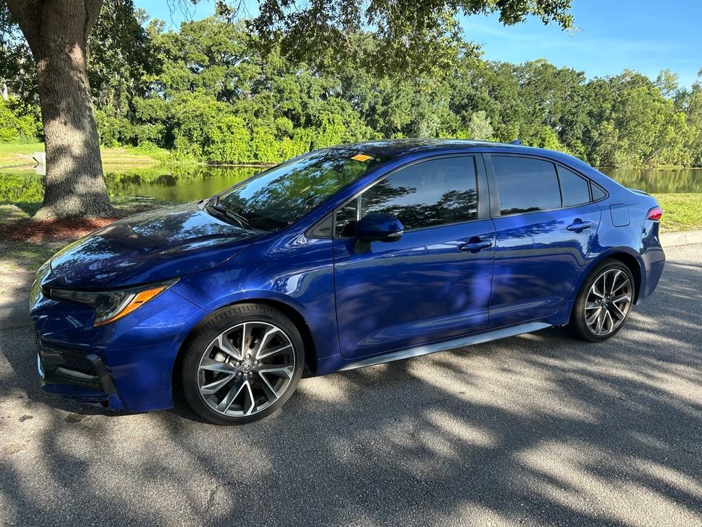 Used 2022 Toyota Corolla SE FWD image 2